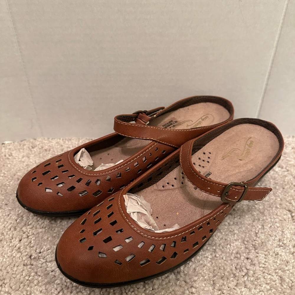 Easy Street Tan Mary Jane heels, size 8.5, new without box